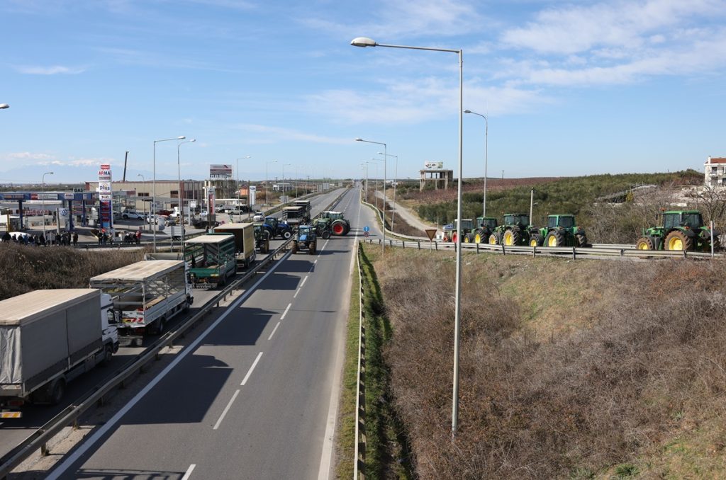 Αποχώρησαν τα τρακτέρ από την Εθνική Οδό Θεσσαλονίκης-Νέων Μουδανιών