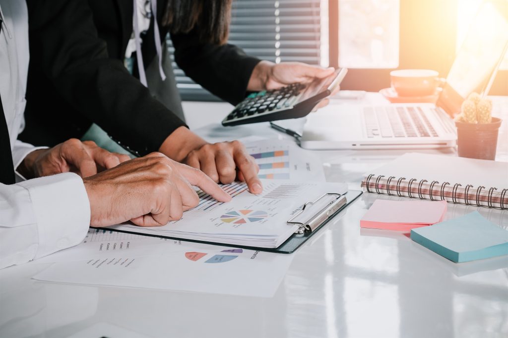 ΑΑΔΕ: Υποχρεωτική από 1η Ιανουαρίου η προσυμπλήρωση εσόδων – εξόδων στις δηλώσεις ΦΠΑ