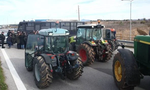 Στη Λάρισα αγρότες, κτηνοτρόφοι και μελισσοκόμοι – Ετοιμάζονται να αποκλείσουν τον κόμβο των Μουδανιών