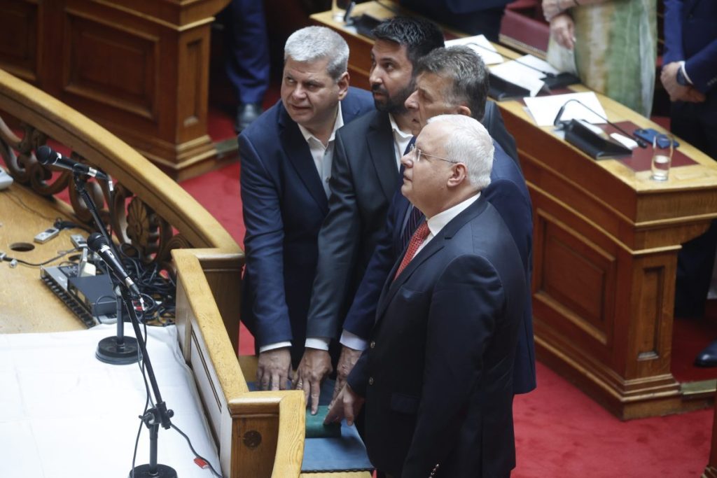 Κατάντια: Μόνο οι μουσουλμάνοι βουλευτές ΠΑΣΟΚ και Αριστεράς αντιδρούν σε τεκνοθεσία-«γάμο» από τους ΛΟΑΤΚΙ+!