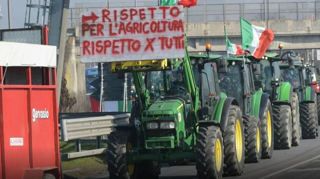 Ρώμη: Οι αγρότες έφτασαν έξω από το Κολοσσαίο – Θα πραγματοποιήσουν ολονύκτια πορεία