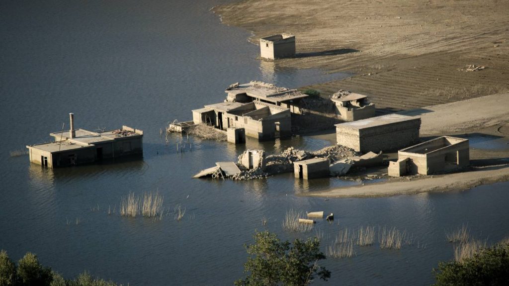 Σφεντύλι: Το χωριό που βυθίζεται – Οι κάτοικοι το αποκαλούν «Ατλαντίδα της Κρήτης» (βίντεο)