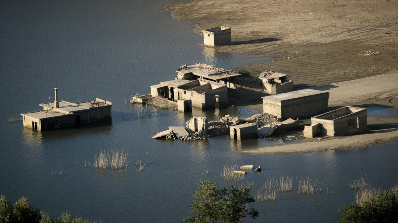 Σφεντύλι: Το χωριό που βυθίζεται – Οι κάτοικοι το αποκαλούν «Ατλαντίδα της Κρήτης» (βίντεο)