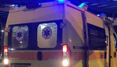 Σοβαρό τροχαίο στην Πάτρα: Αυτοκίνητο «καρφώθηκε» σε κολόνα – Δύο τραυματίες 