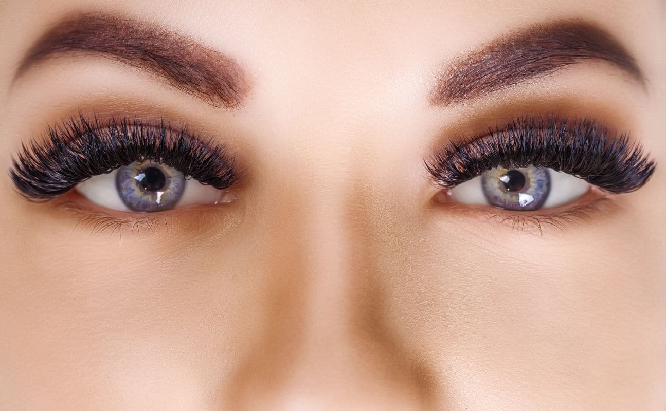 Με αυτές τις πέντε συμβουλές θα μακρύνουν οι βλεφαρίδες σου