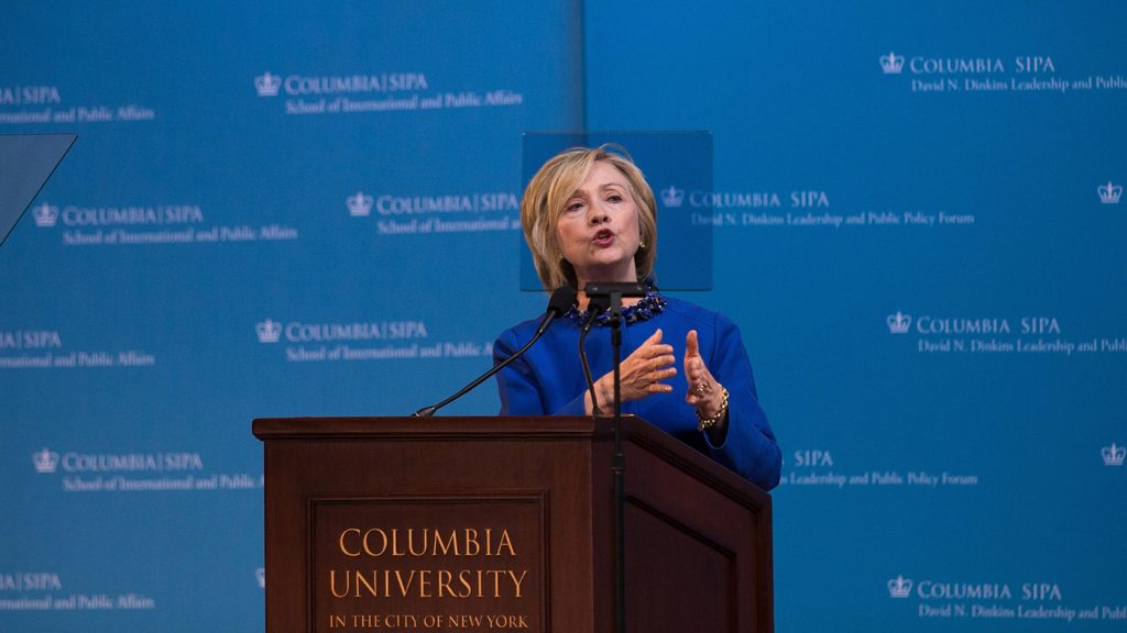 Bίντεο: Αποκαλούν την Χίλαρι Κλίντον «εγκληματία πολέμου» σε ομιλία της στο πανεπιστήμιο Κολούμπια