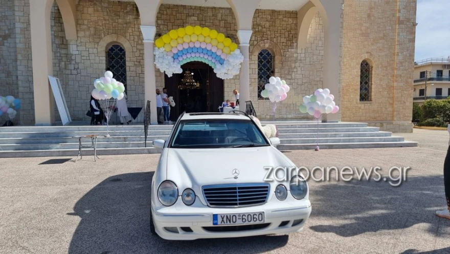 Χανιά: Συγγενείς και φίλοι αποχαιρετούν τη Ραφαέλα Πιτσικάλη ντυμένοι στα λευκά (φωτο)