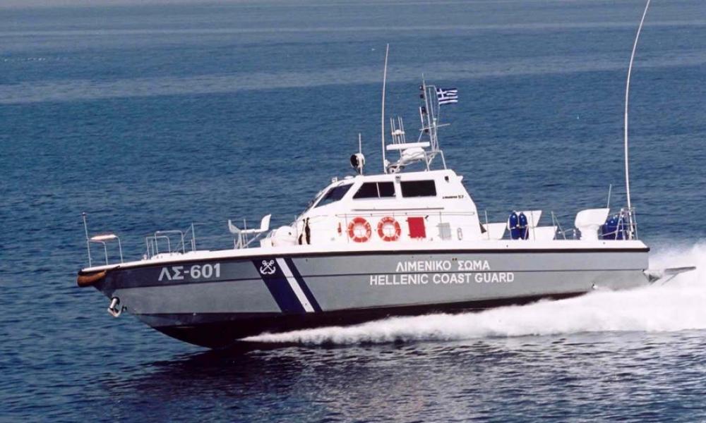 Κρήτη: Το Λιμενικό εντόπισε ξύλινο σκάφος με 72 παράνομους αλλοδαπούς στα ανοιχτά των Καλών Λιμένων