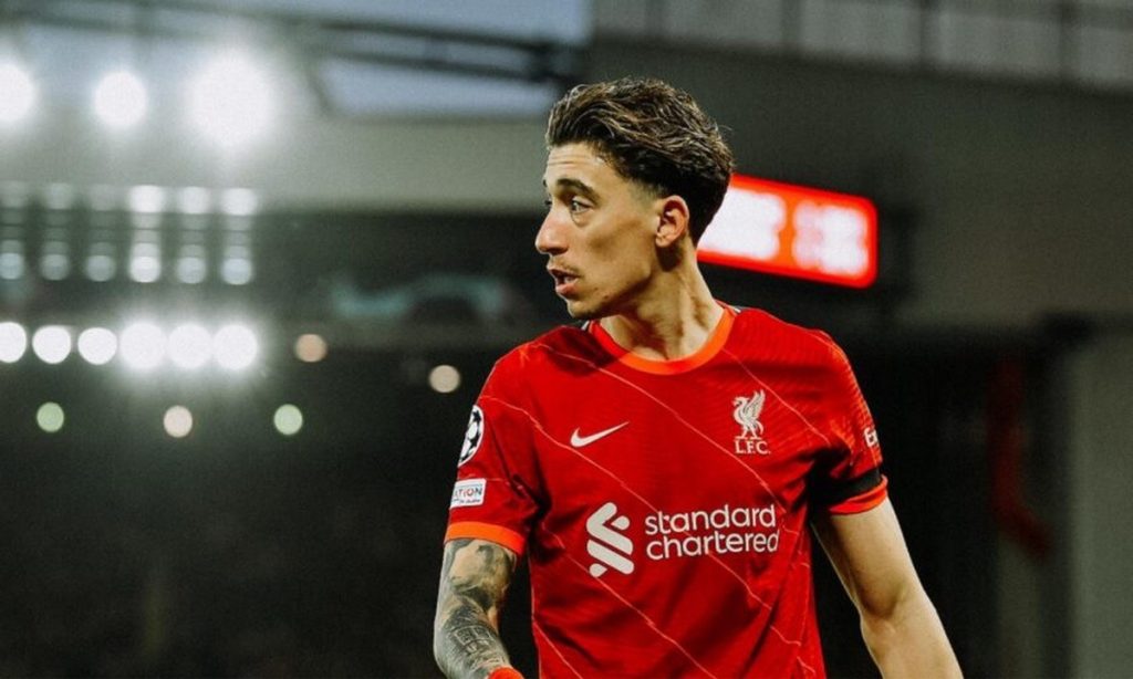 Κ.Τσιμίκας: Επέστρεψε στην αποστολή της Λίβερπουλ μετά τον τραυματισμό που τον κράτησε εκτός γηπέδου