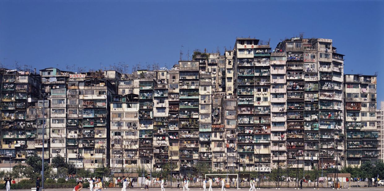 Kowloon Walled City: Η κινέζικη πόλη που άκμασε μέσα στα ναρκωτικά και τα εγκλήματα