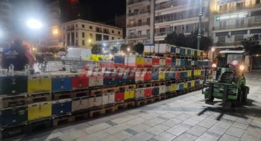 Μελισσοκόμοι διαμαρτύρονται στην Πάτρα – Έστησαν κυψέλες στην πλατεία Γεωργίου (φωτο) 