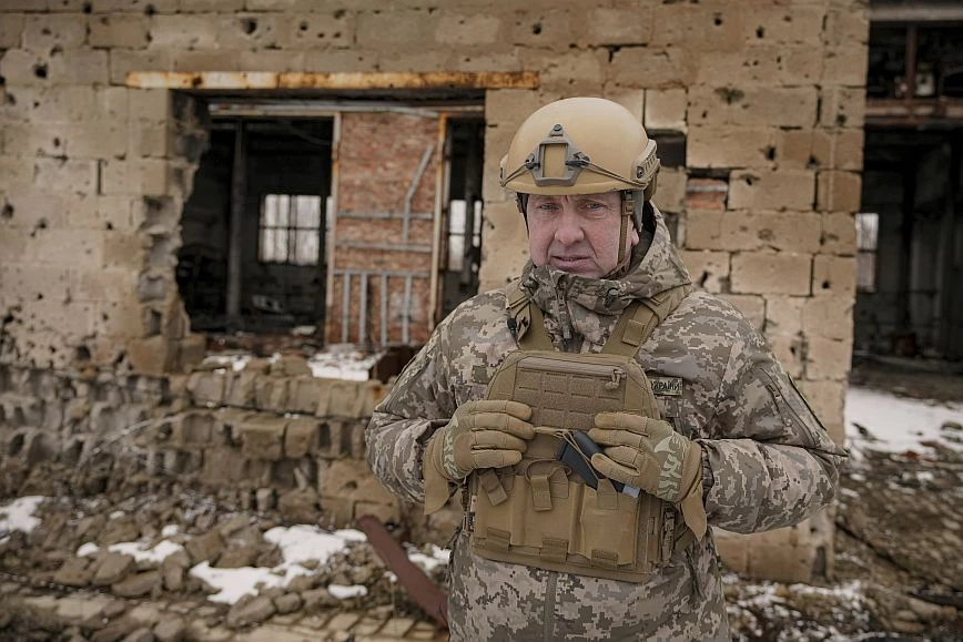 Ο Β.Ζελένσκι διορίζει αρχηγό των χερσαίων δυνάμεων τον πρώην υφ. Άμυνας – Ποιοι αξιωματικοί ανέλαβαν κρίσιμες θέσεις