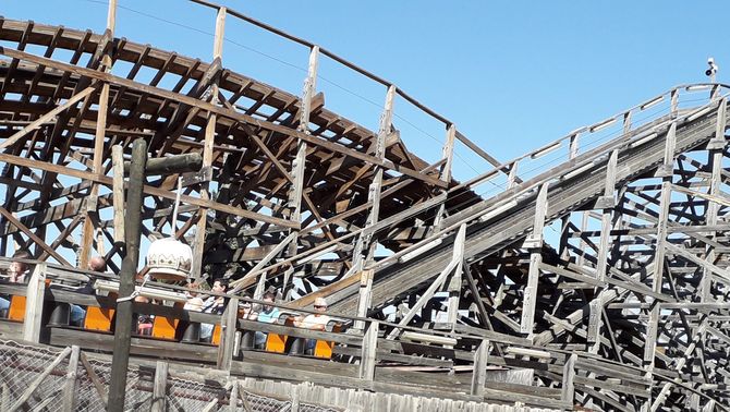 Ισπανία: 14 τραυματίες από πτώση δέντρου σε τρενάκι λούνα παρκ