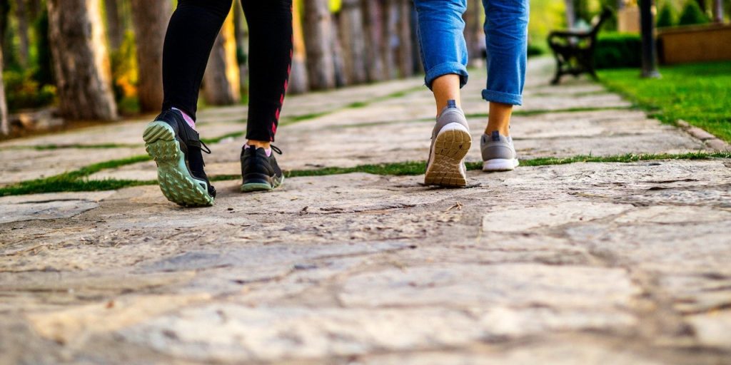 Το σύντομο περπάτημα μετά από το γεύμα μπορεί να μειώσει τα επίπεδα σακχάρου και τον κίνδυνο διαβήτη τύπου 2