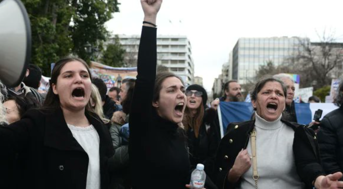 Σύνταγμα: Δεκάδες νέοι διαδήλωσαν κατά του νομοσχεδίου για τα ομοφυλόφιλα ζευγάρια (φωτο) 