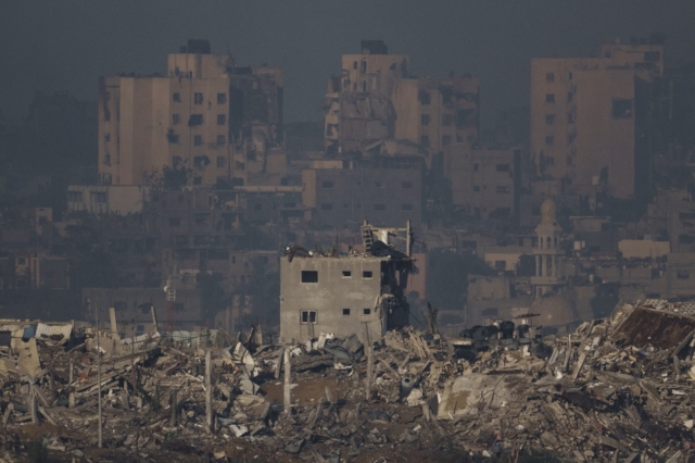 Για σχεδόν 100 νεκρούς κάνει λόγο η Χαμάς μετά τους βομβαρδισμούς του Ισραήλ στη Ράφα