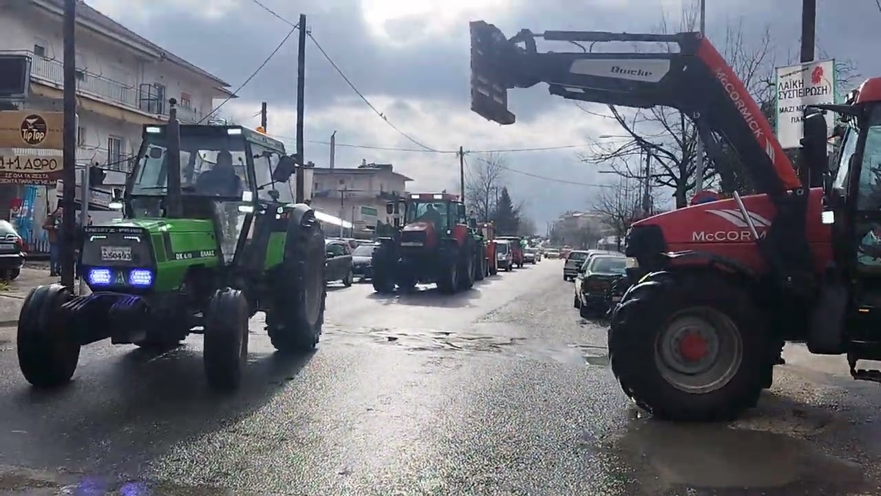 Γιάννενα: Aγρότες απέκλεισαν την εφορία με τα τρακτέρ τους (βίντεο)