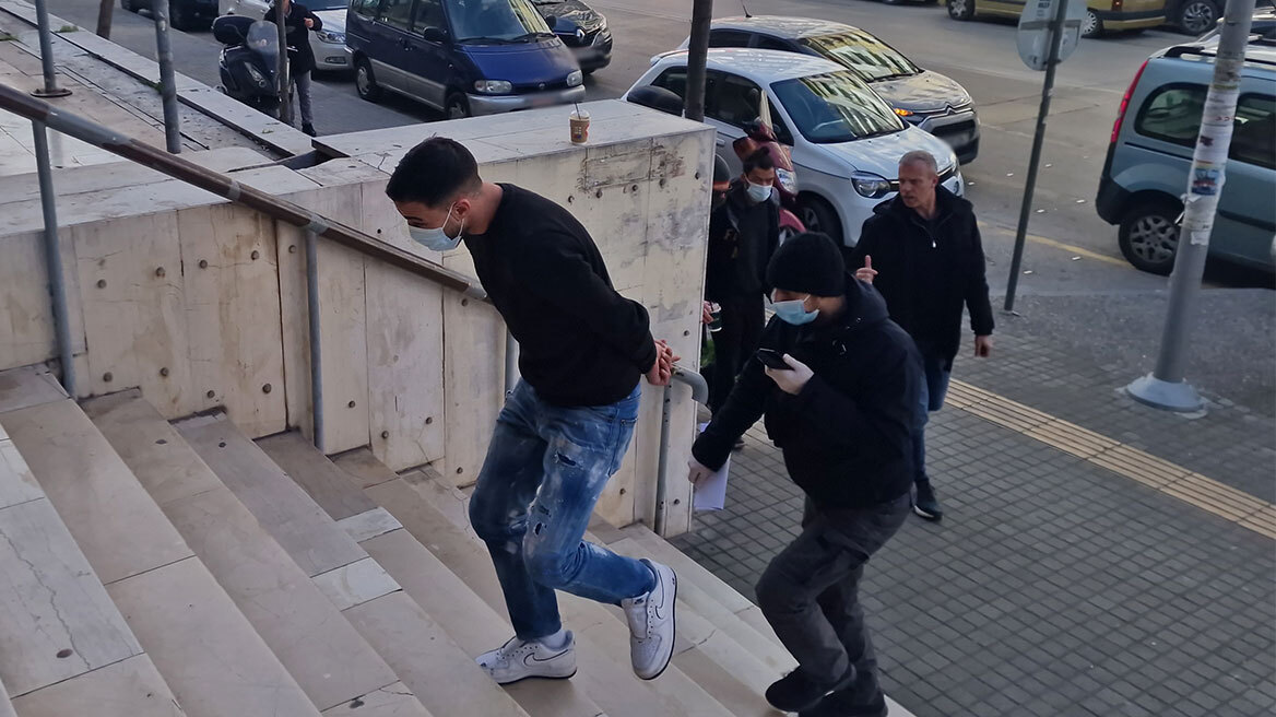 Θεσσαλονίκη: Παραδόθηκε ο φίλος του Ricta για τον ξυλοδαρμό του 23χρονου φοιτητή