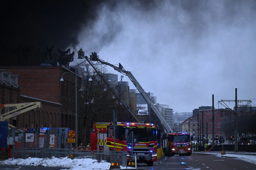 Σουηδία: Τυλίχθηκε στις φλόγες το μεγαλύτερο πάρκο αναψυχής – 12 τραυματίες (βίντεο) 