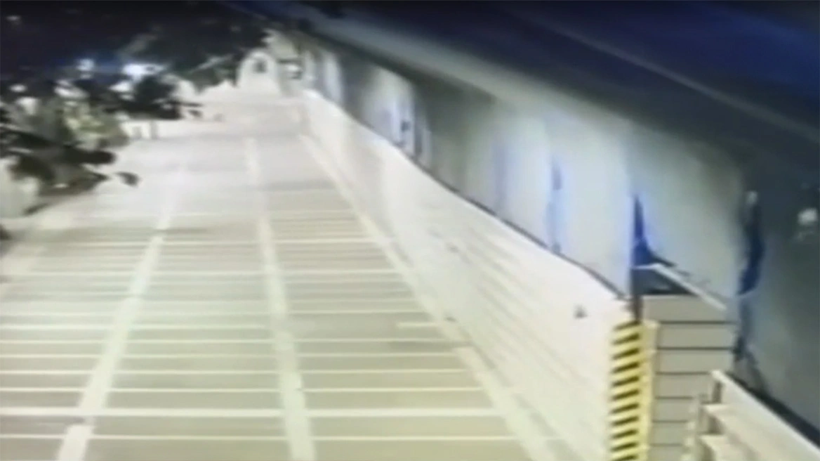 Νέο βίντεο: Η στιγμή της έκρηξης της βόμβας στο υπουργείο Εργασίας