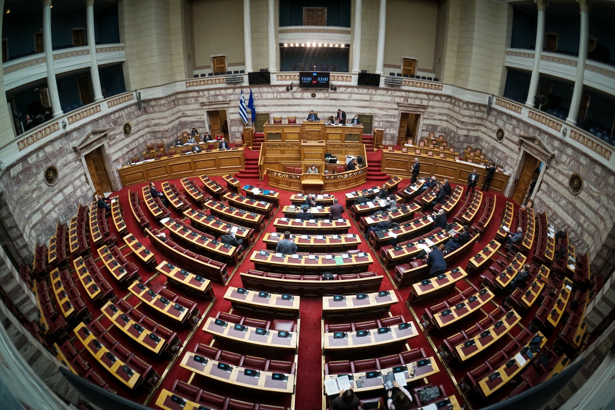 Ομοφυλόφιλα ζευγάρια: Καταψηφίζουν το νομοσχέδιο οι βουλευτές της «Ελληνικής Λύσης», των «Σπαρτιατών» και της «Νίκης»