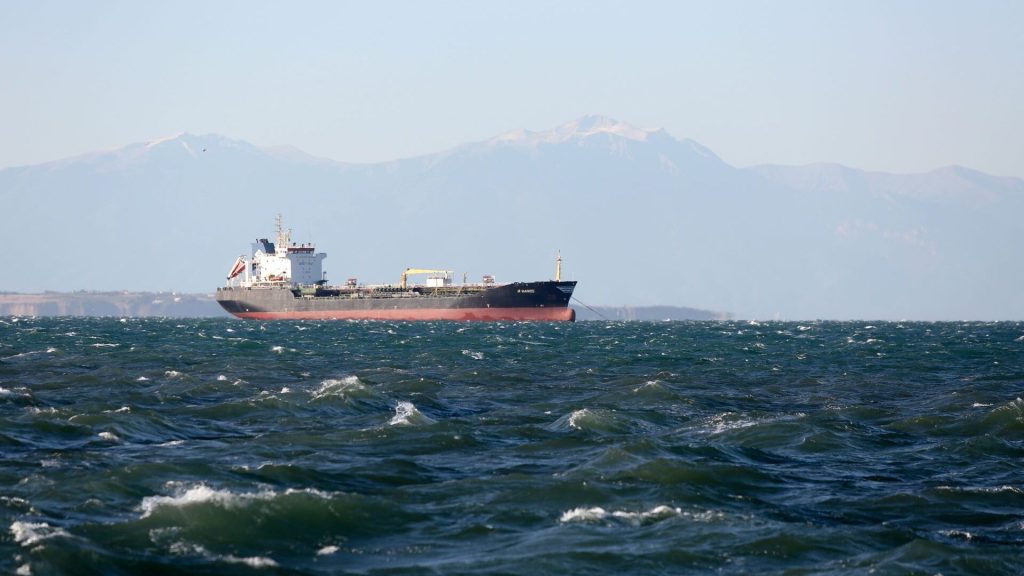 Σκύρος: Ακυβέρνητο λόγω απώλειας πηδαλίου πλέει φορτηγό πλοίο υπό σημαία Τανζανίας