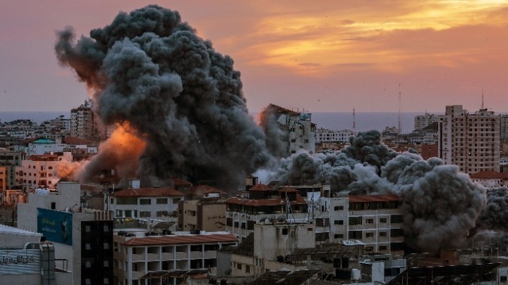 Νέοι βομβαρδισμοί του Ισραήλ στη Ράφα – Πάνω από 50 νεκροί (βίντεο)