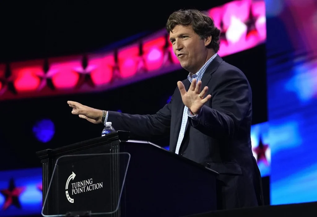 Τάκερ Κάρλσον για τα 61 δισ.$ για τον Ζελένσκι: «Δεν θα έχουν κανένα αποτέλεσμα – Η Ουκρανία δεν μπορεί να νικήσει»