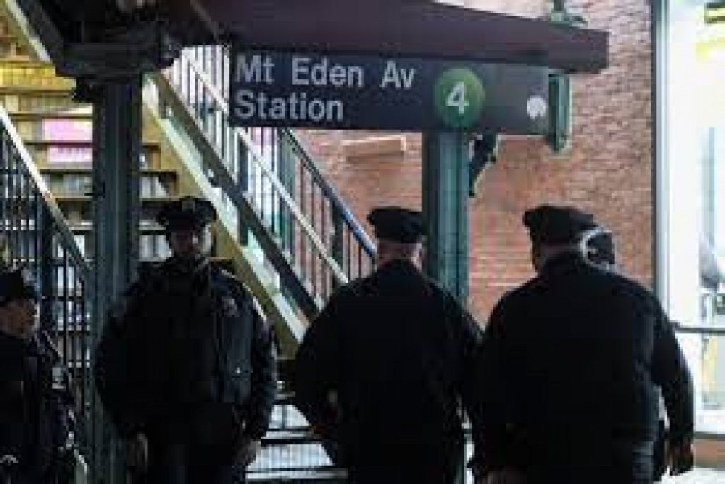 Χάος στη Νέα Υόρκη: Πυροβολισμοί στον σταθμό του μετρό στο Μπρονξ – Ένας νεκρός και πέντε τραυματίες