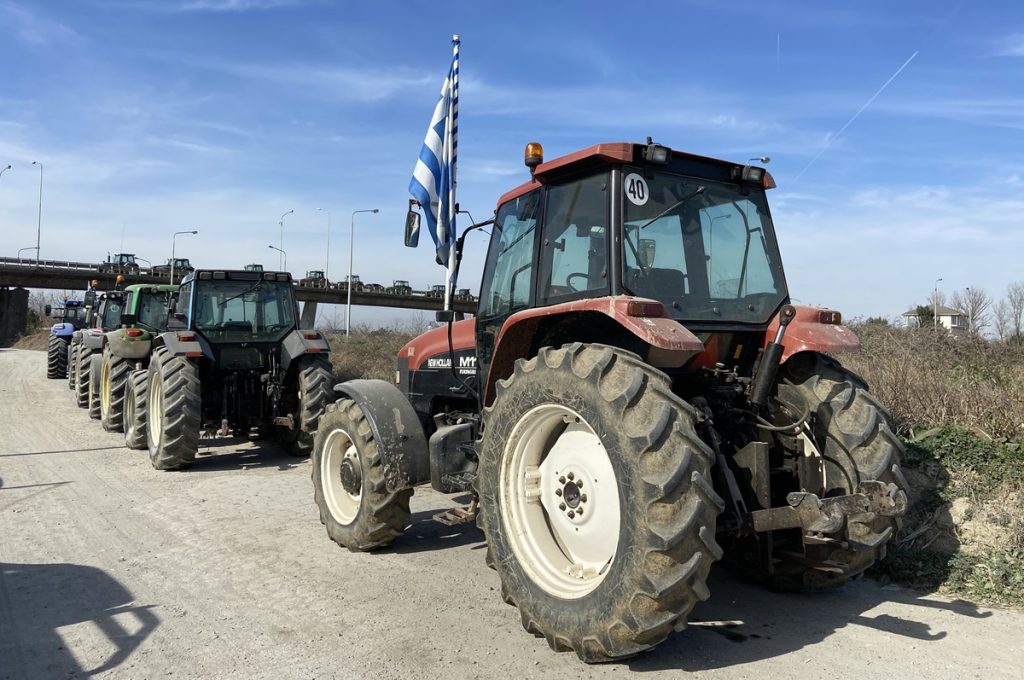Συνεχίζουν τις κινητοποιήσεις οι αγρότες: Απέκλεισαν το τελωνείο της Νίκης στην Φλώρινα