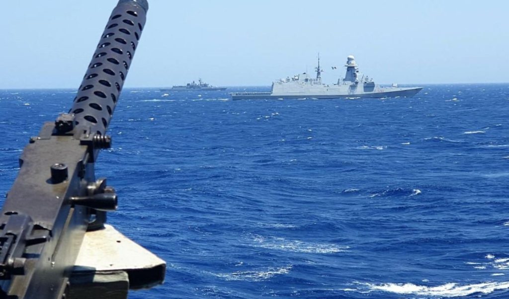 Αυτός είναι ο Έλληνας αρχιπλοίαρχος που αναλαμβάνει διοικητής επιχειρήσεων για τις «Ασπίδες» στην Ερυθρά Θάλασσα