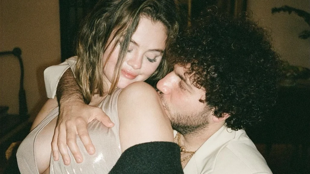 Η Σ.Γκόμεζ ανέβασε προκλητικές φωτογραφίες με τον Μ.Μπλάνκο να της πιάνει το στήθος και «τσίτωσε» τους followers της