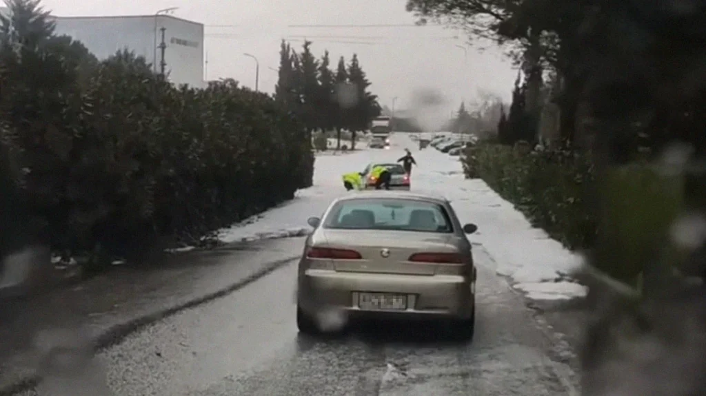 Η κακοκαιρία «σφυροκοπά» την Ξάνθη: Οι δρόμοι ντύθηκαν στα «λευκά» (βίντεο) 