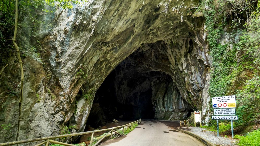 Πού βρίσκεται το πιο τρομακτικό τούνελ του κόσμου – Αποτελεί αξιοθέατο (φώτο)