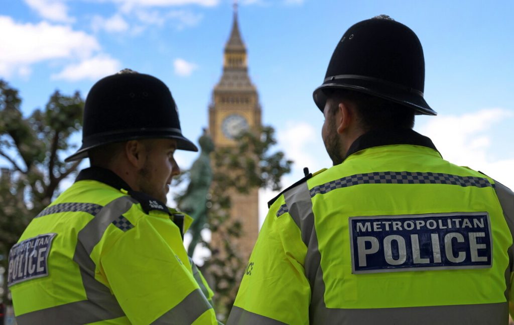 Λονδίνο: Αστυνομικό βαν συγκρούστηκε με λεωφορείο – Τραυματίες έξι αστυνομικοί