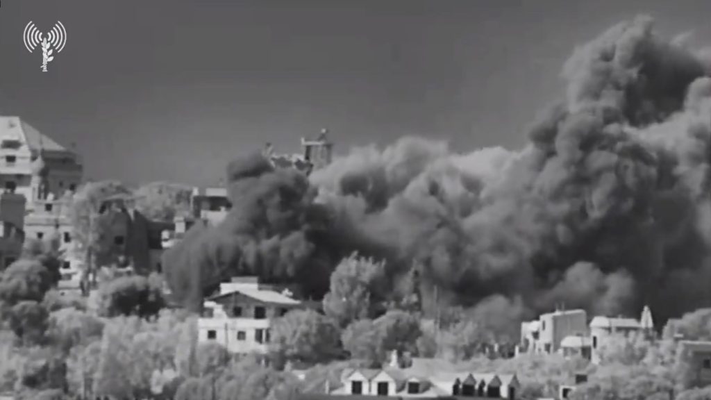 Η στιγμή που οι ισραηλινές δυνάμεις ισοπεδώνουν οικία στο νότιο Λίβανο: «Εξουδετερώσαμε στέλεχος της Χεζμπολάχ» (βίντεο)