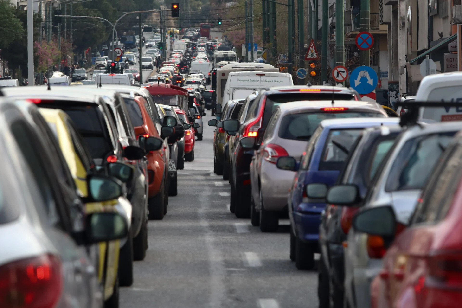 Αυξημένη η κίνηση στους δρόμους της Αττικής – Πού εντοπίζονται τα περισσότερα προβλήματα (χάρτης)