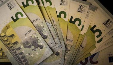 Τράπεζες: Με «χαράτσι» ύψους 6 ευρώ θα επιβαρύνονται όσοι έχουν καταθετικούς λογαριασμούς