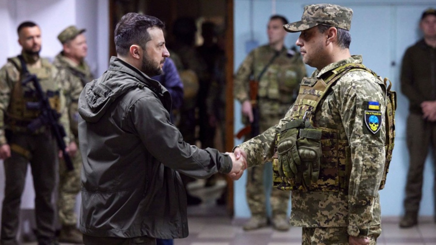 Ουκρανός αναλυτής: «Οι στρατιωτικοί είναι πιο πρόθυμοι να συνάψουν ειρήνη με την Ρωσία από ότι ο Β.Ζελένσκι»