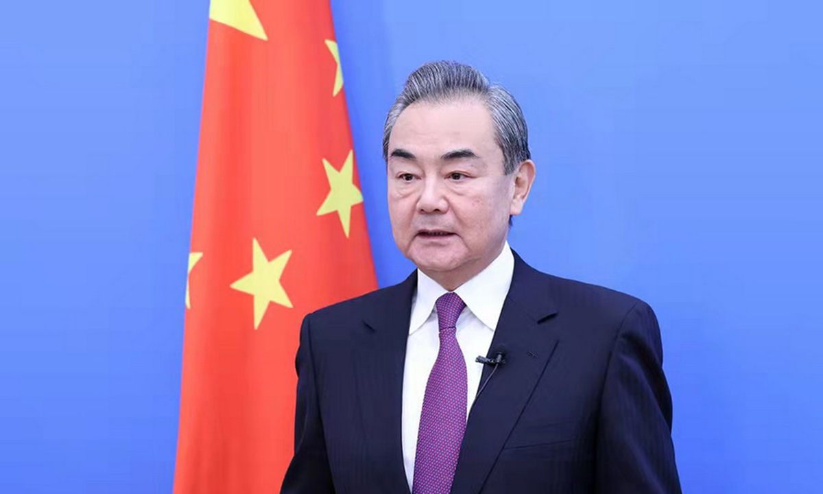 Γουάνγκ Γι: «Η Κίνα επιδιώκει να αναδειχθεί σε δύναμη σταθερότητας σε έναν ταραγμένο κόσμο»