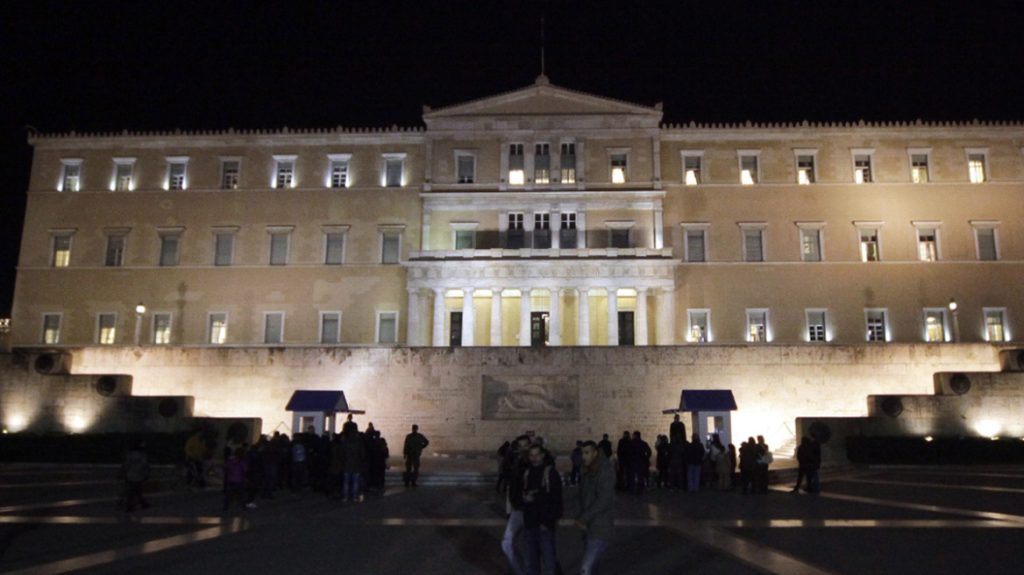 Δεν βρέθηκε βόμβα στη Βουλή – Άνοιξαν οι δρόμοι (upd)