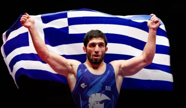 Πρωταθλητής Ευρώπης στην πάλη ο Νταουρέν Κουρουγκλίεβ – Σήκωσε την ελληνική σημαία (βίντεο)
