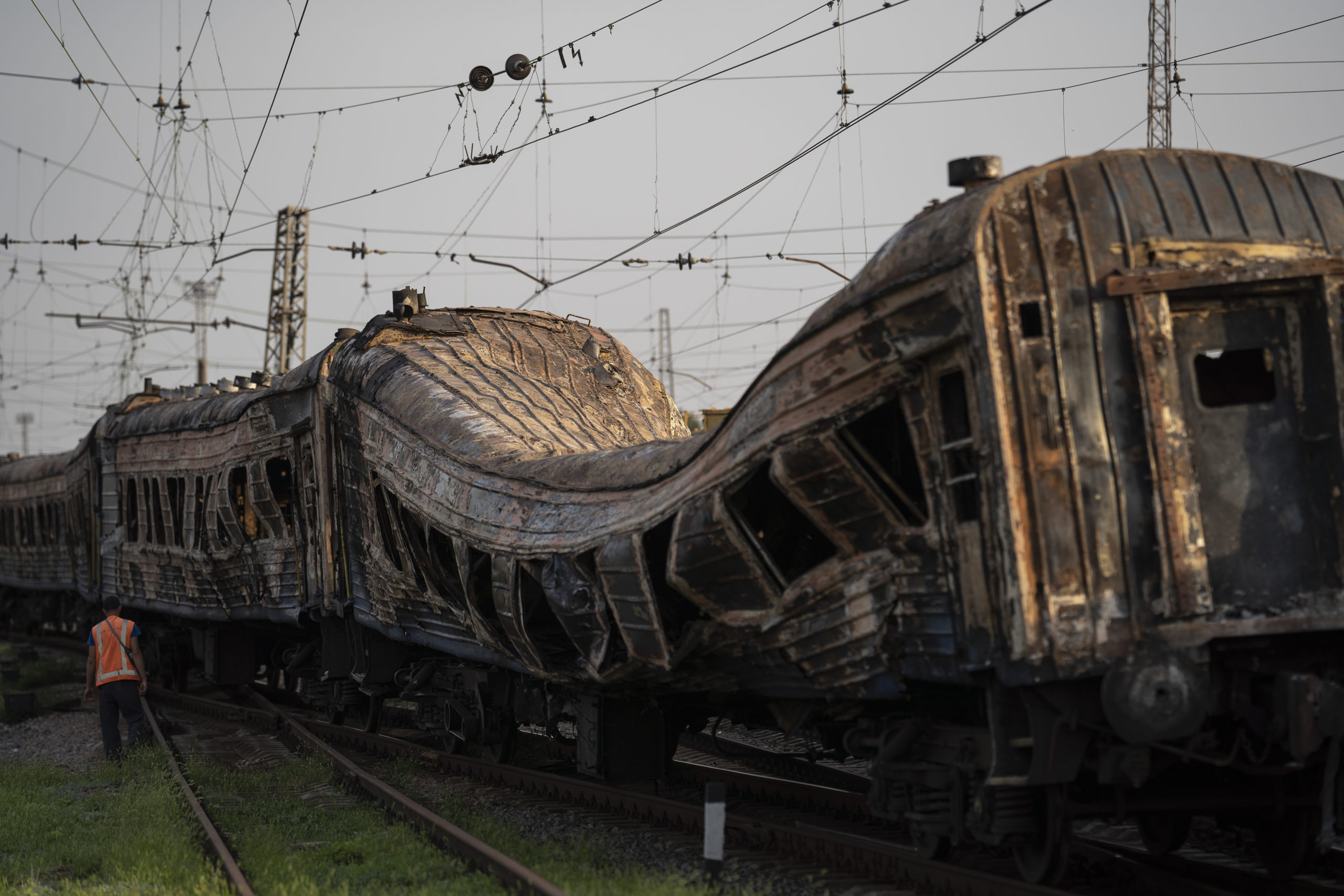 Καταστράφηκε στην Ουκρανία από Ρώσους Spetsnaz τρένο που μετέφερε ελληνικά πυρομαχικά των 155 χλστ.!