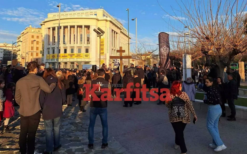 Θεσσαλονίκη: Συγκέντρωση διαμαρτυρίας ενάντια στο νομοσχέδιο για το γάμο και την τεκνοθεσία από ομοφυλόφιλα ζευγάρια (βίντεο) 