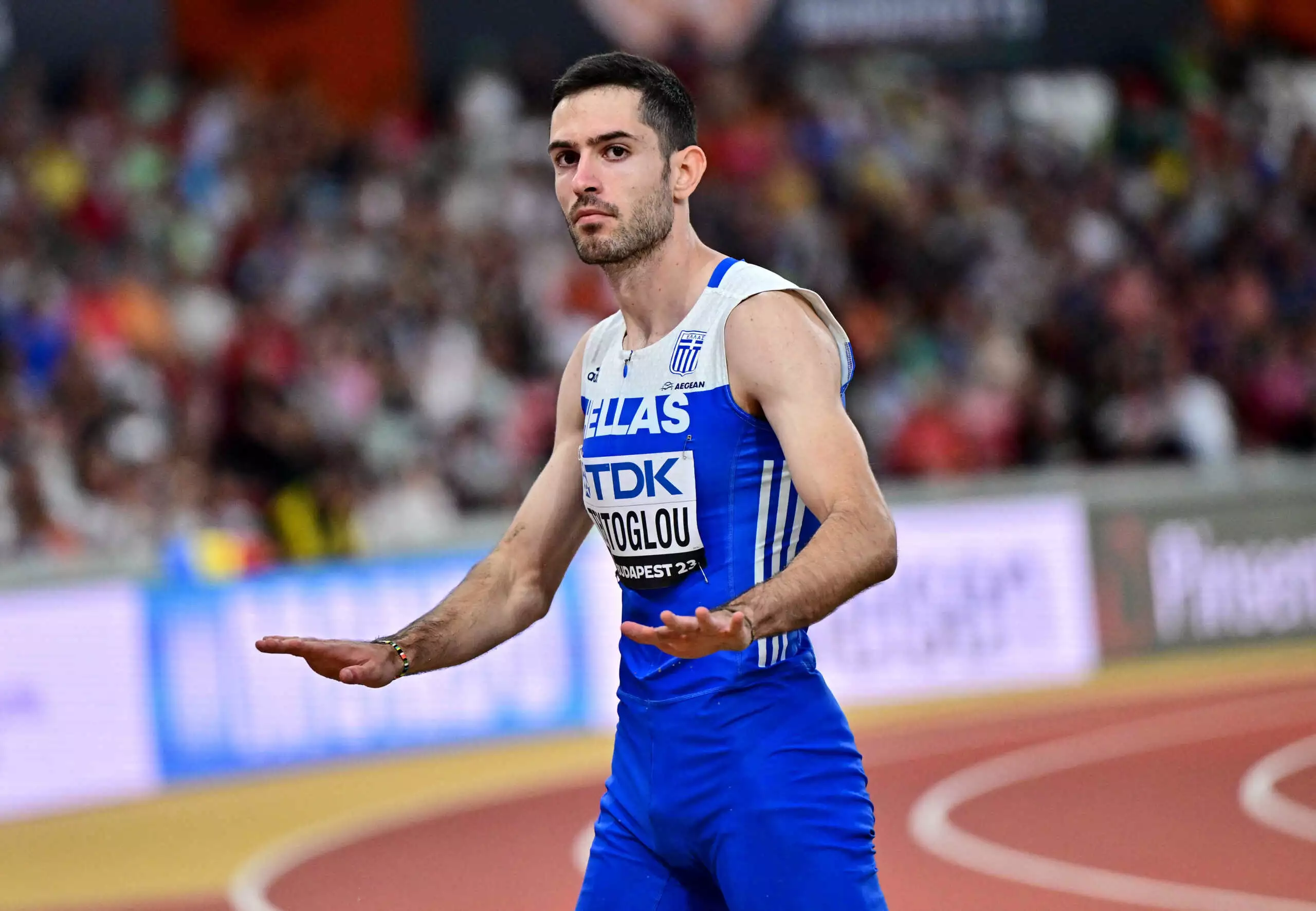Πανελλήνιο κλειστού στίβου: Ο Μ.Τεντόγλου πέταξε στα 8,26μ και πήγε να παρακολουθήσει άλμα επί κοντώ