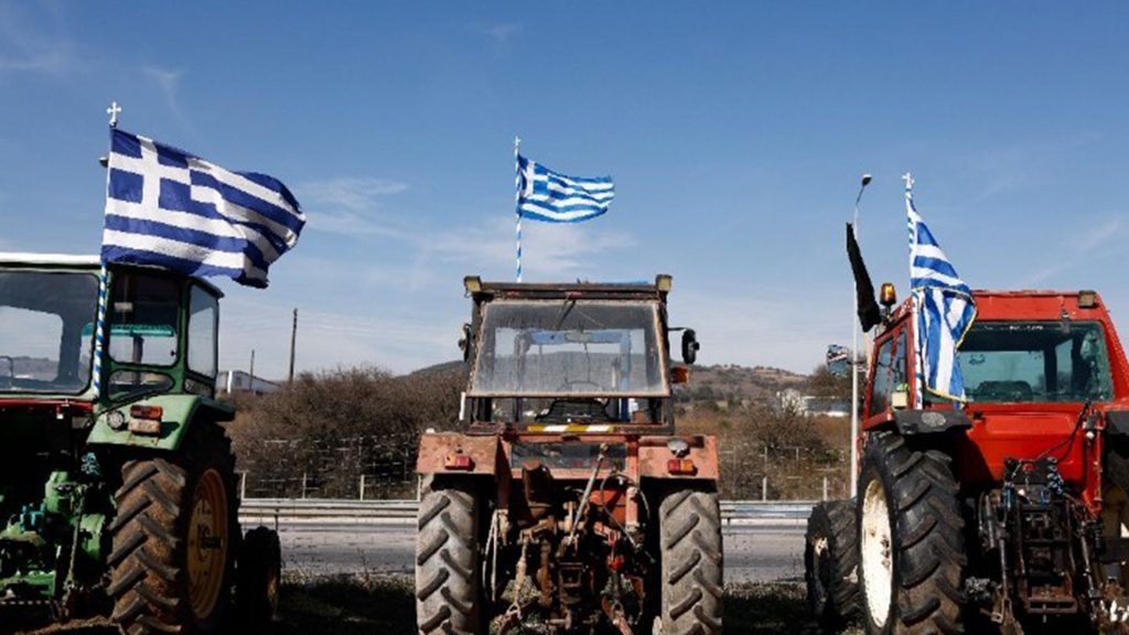 Αγρότες απέκλεισαν για δύο ώρες την Εγνατία Οδό σε Χαλκιδική και Ημαθία