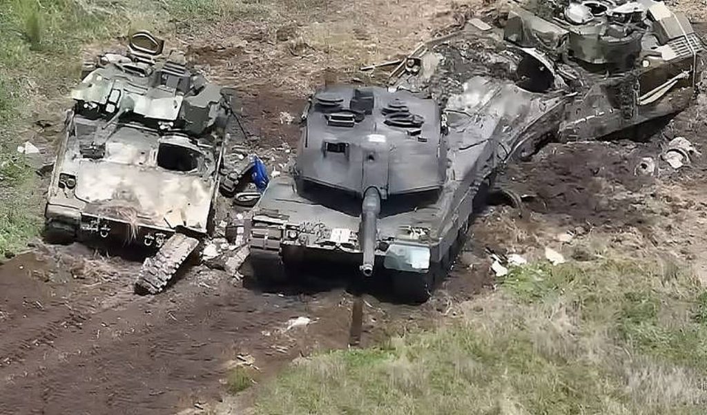 Συγκλονιστικό βίντεο: Οι Ουκρανοί καταστρέφουν… ουκρανικά άρματα μάχης LEO2A6 και ΤΟΜΑ για να μην πέσουν στα χέρια των Ρώσων