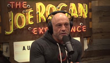 Τζόε Ρόγκαν για τον πόλεμο κατά των αγροτών: «Οι ψυχοπαθείς ελίτ θέλουν να ελέγξουν την τροφή για να κάνετε ότι σας λένε»