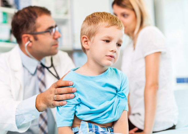 Πόνος στο στήθος του παιδιού: Πότε είναι κάτι πιο σοβαρό και πρέπει να πάτε στον γιατρό