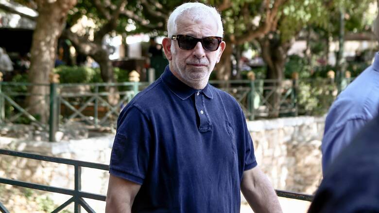 Πέτρος Φιλιππίδης: «Εργάζεται στον ιδιωτικό τομέα και προσπαθεί να επιβιώσει» λέει ο δικηγόρος του
